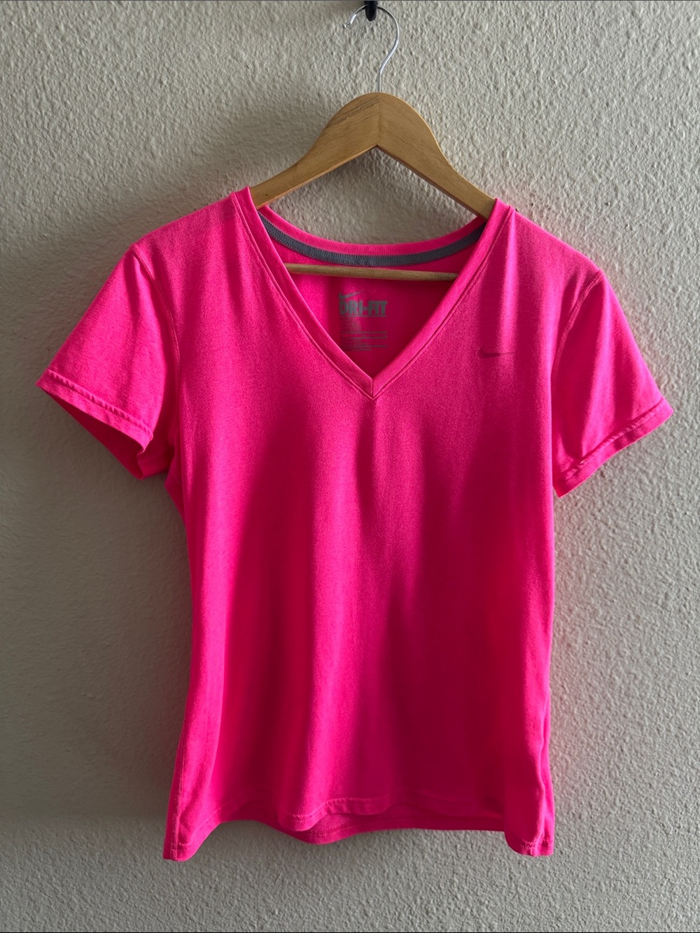 Nike Women’s Dri-fit V-Neck Tee, Size M